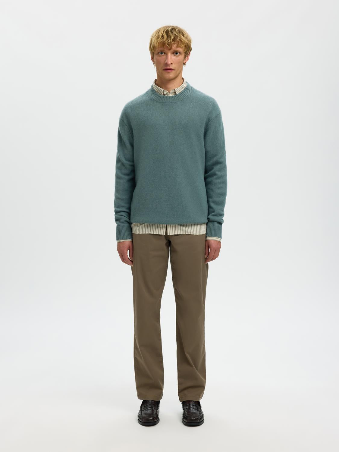 model_shot-front_full